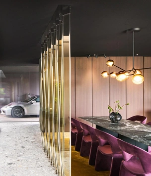 Черный потолок и много-много текстур: дом в Шварцвальде для предпринимателя