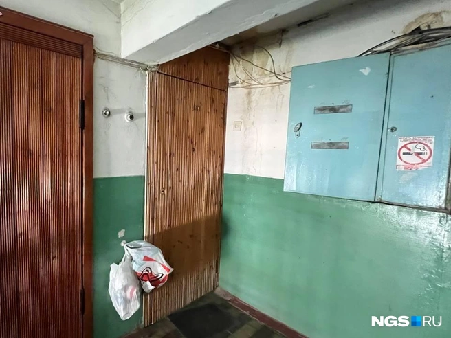 Владимир Петрович жил в квартире на пятом этаже | Источник: Настасья Медведева / NGS.RU