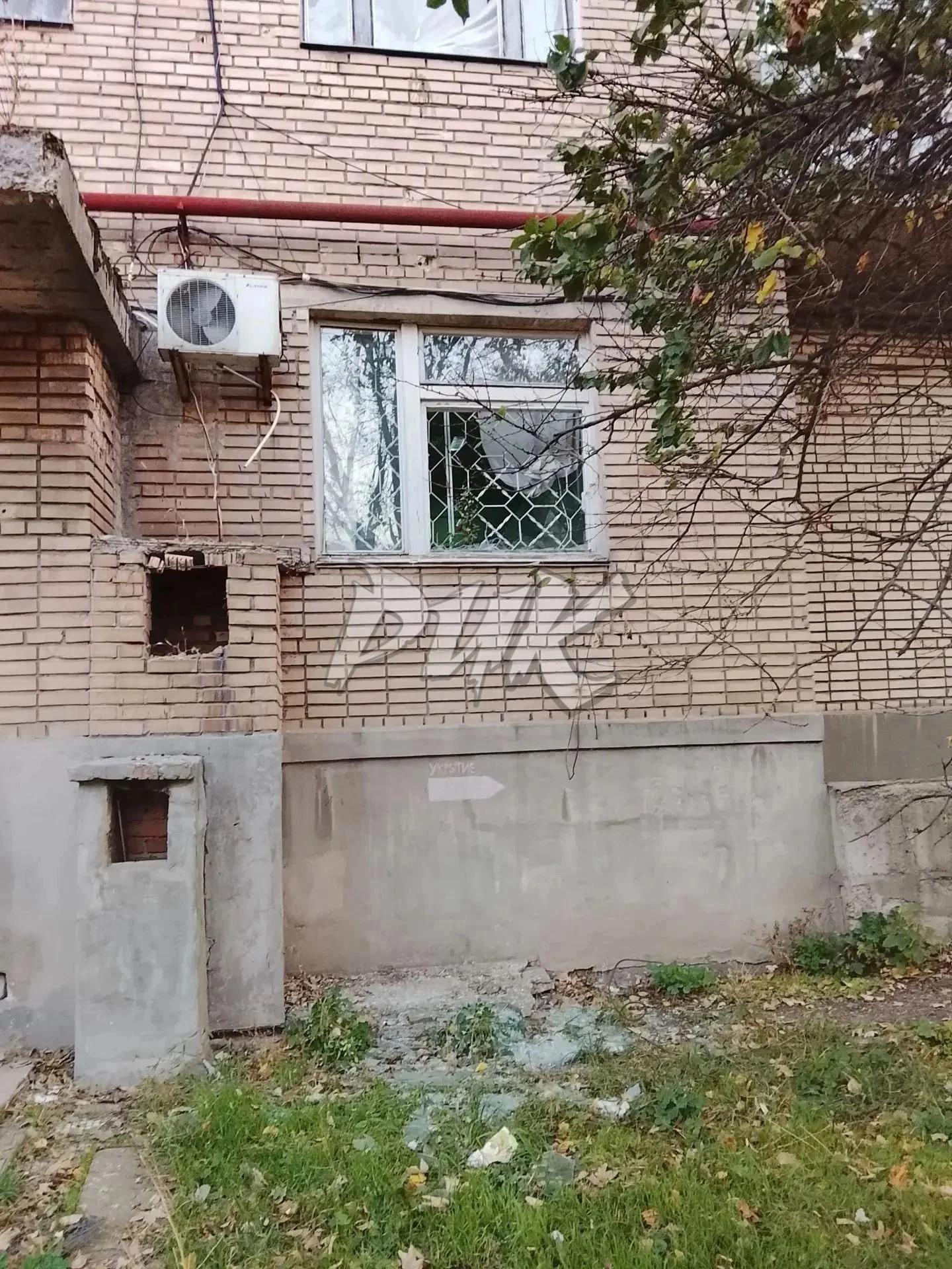 Удары по АЗС, самокатчику, новые кадры после страшного обстрела Брянска: последние новости об атака…