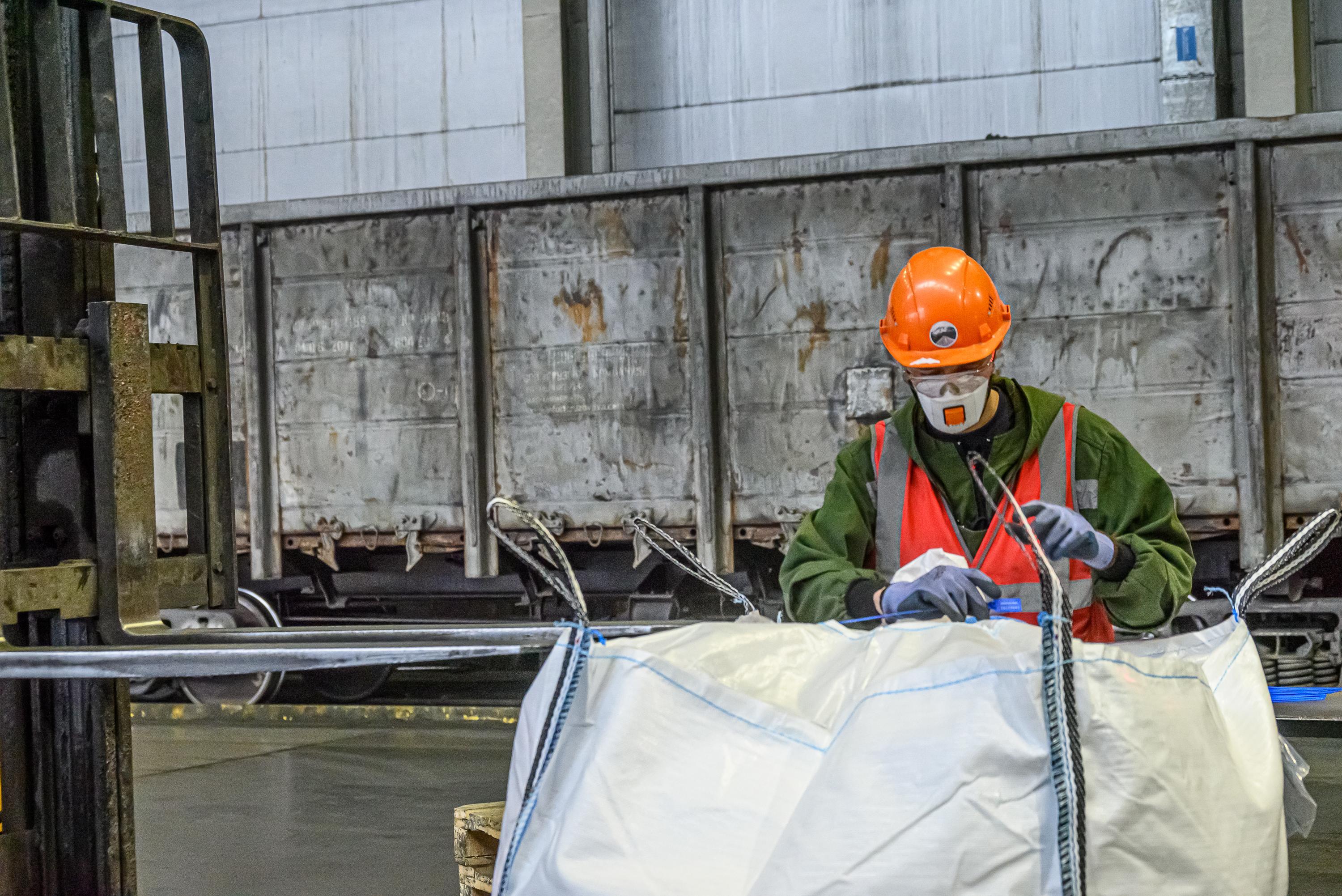 Пьяных сразу под увольнение. Как российские вахтовики живут в тысячах километров от дома и сколько зарабатывают