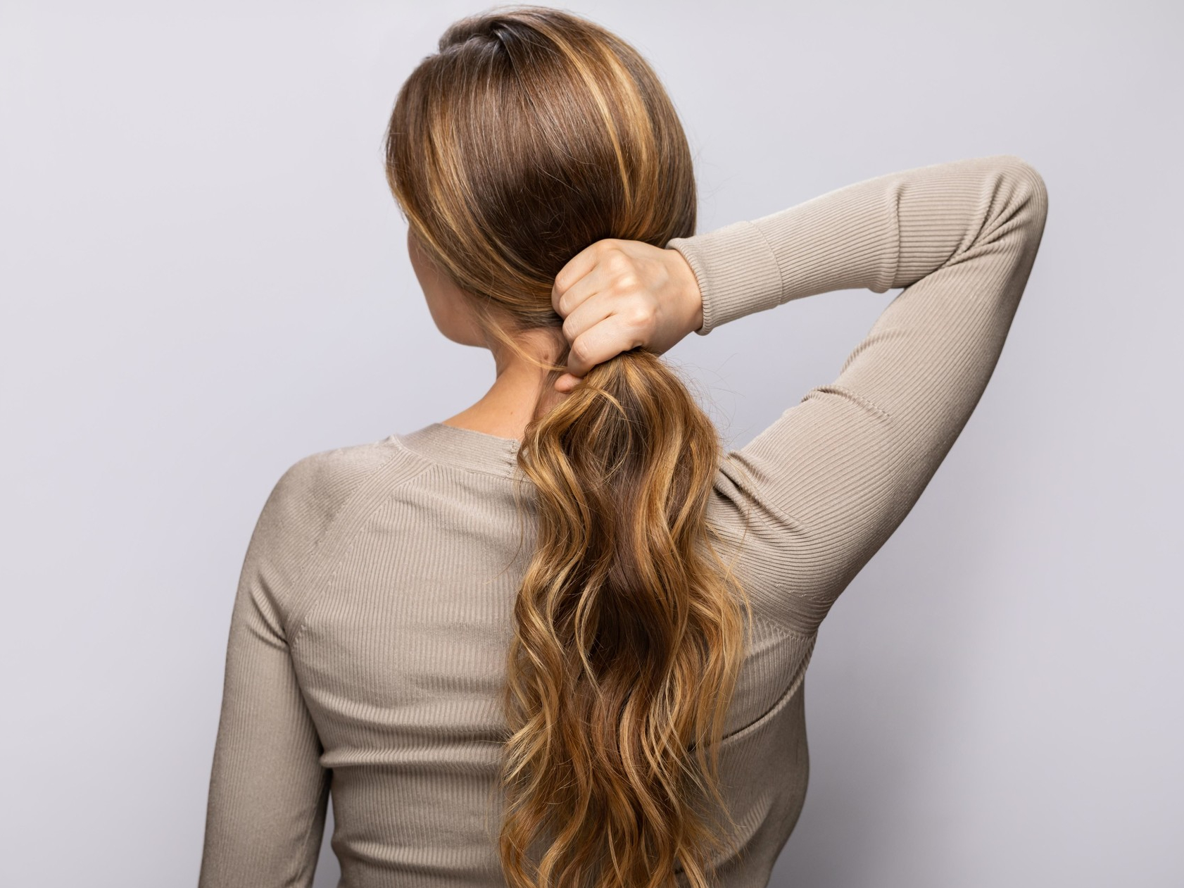 Седые волосы: причины ранней седины и как вернуть цвет