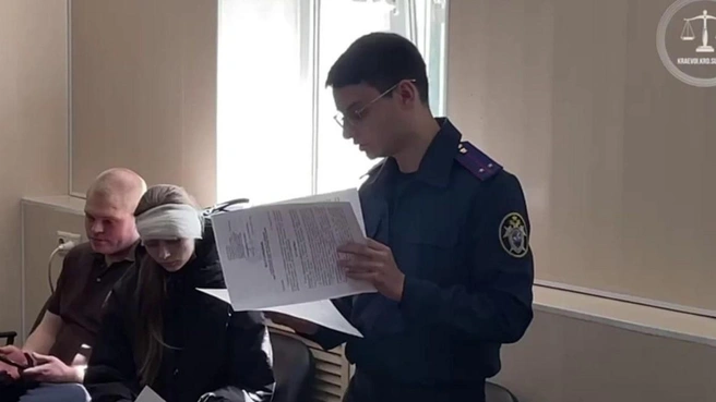 В суде присутствовала пострадавшая. Девушка вынуждена носить повязку из-за глубокой раны | Источник: opskuban / T.me