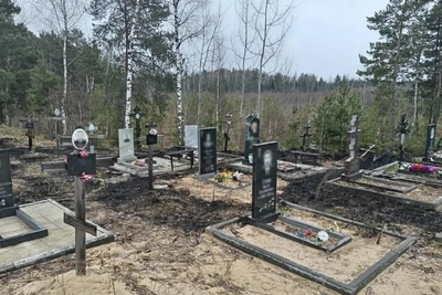 Подростки на мопедах подожгли кладбище под Нижним