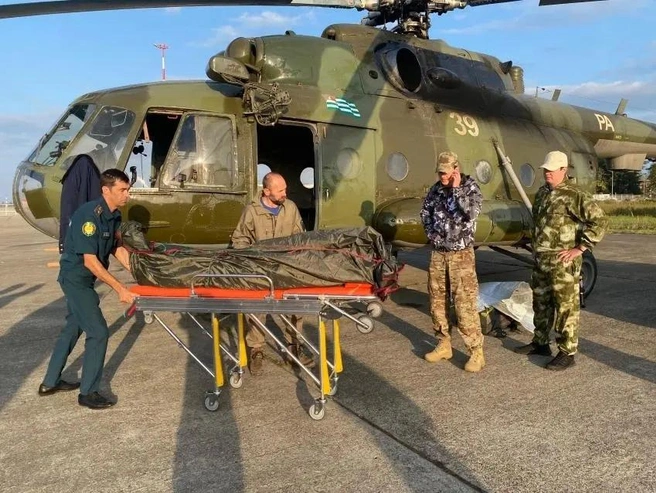 Сотрудники МЧС помогли спустить тело из горной местности | Источник: МЧС Республики Абхазии