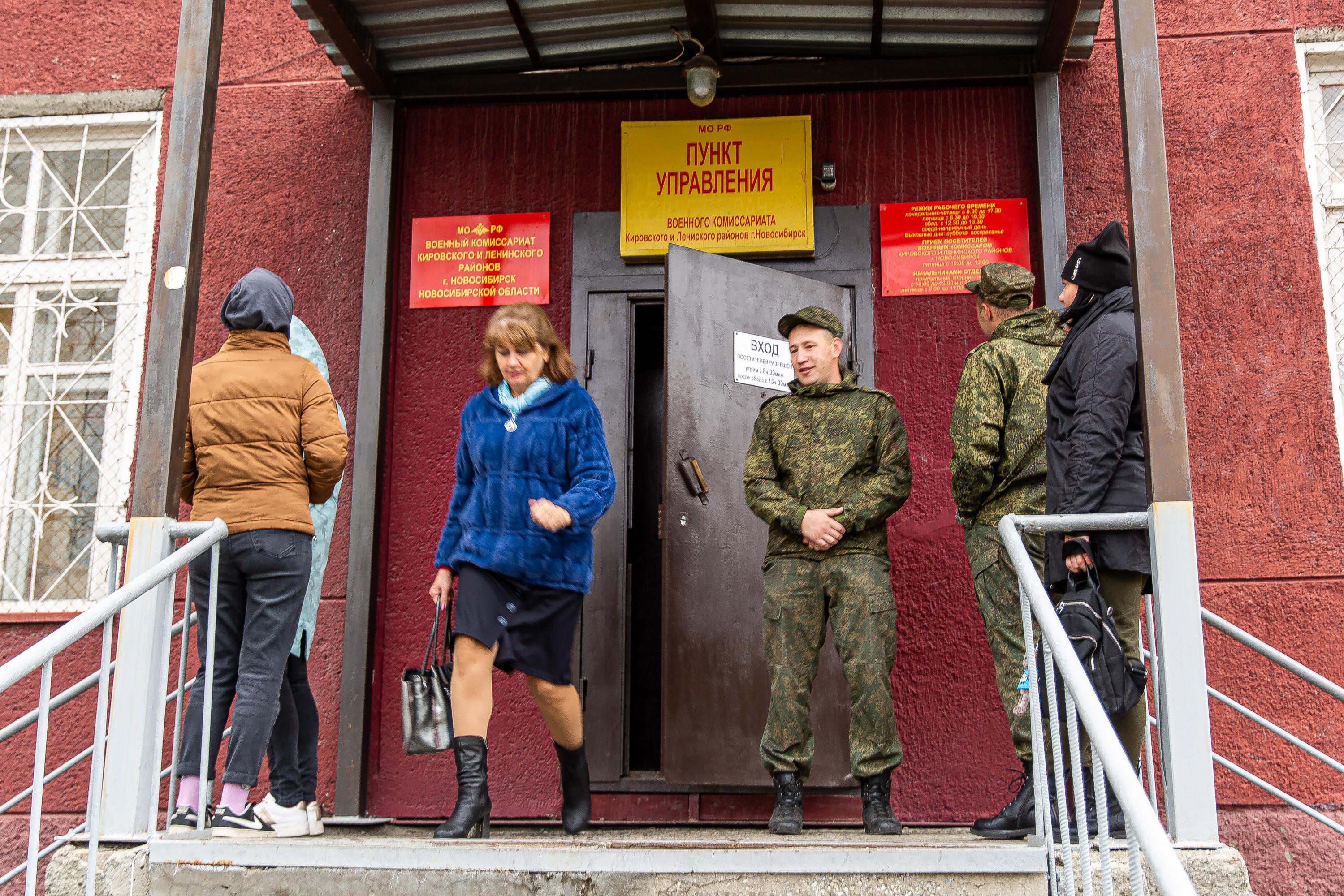 Электронные повестки призывникам: будут ли считать уклонистами тех, кто не  заметил письмо в электронной почте, обязательно ли идти в военкомат после  уведомления на Госуслугах — ответы на вопросы о весеннем призыве -