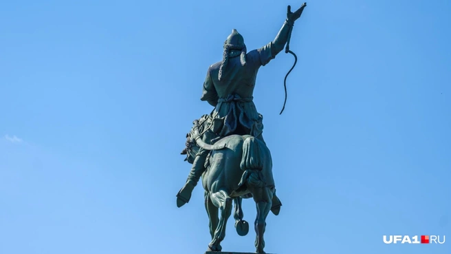 Чтобы понять замысел памятника Салавату, не нужно идти прямо к нему | Источник: Булат Салихов / UFA1.RU