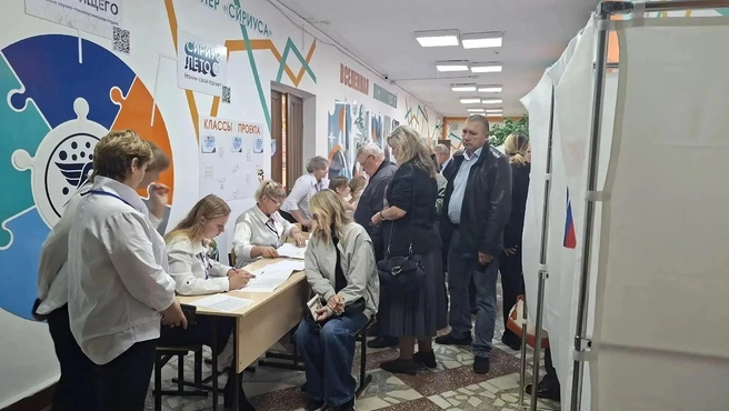 В России начались выборы. Многие уже проголосовали и съели пирожок | Источник: администрация Центрального района Кемерова