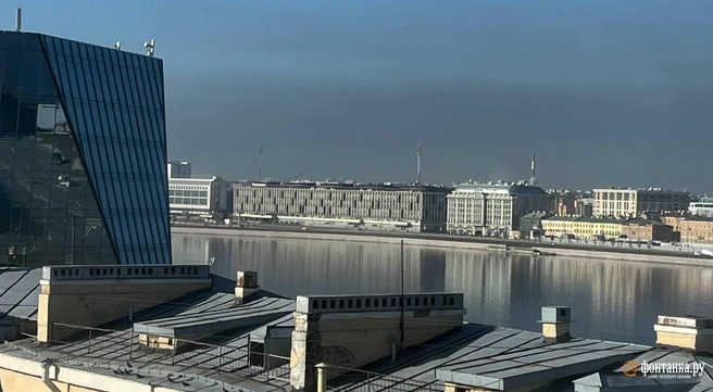 Над Петербургом второй день странный дым. Что происходит? | Источник: читатель «Фонтанки»