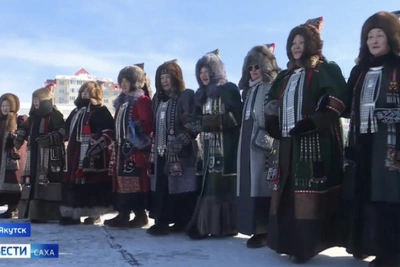 В Якутске прошло шествие в национальных костюмах