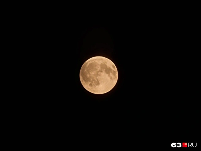 Луна в это воскресенье взошла в 19:10 | Источник: Роман Данилкин / 63.RU