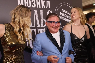«Ко мне за день подходит миллион девушек»: Дибров наконец прояснил, почему рухнул в клубе