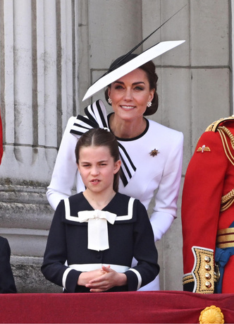 Читаем по губам: что Кейт Миддлтон говорила своим детям во время Trooping the Colour (Луи это не понравилось)