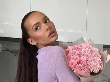 «Чтобы офигели все»: Валя Карнавал рассекретила отношения с армянским миллионером, сняв с ним видео