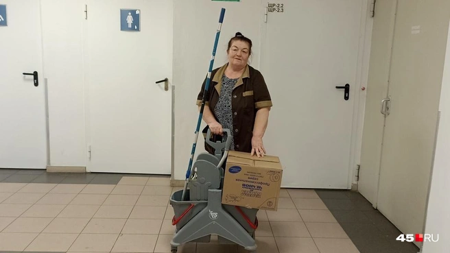 Татьяна Алексеевна ответственно относится к своей нелегкой работе | Источник: Анна Сарапульцева / 45.RU