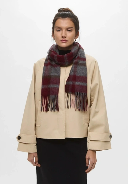 Эти шарфы выведут ваши зимние образы на новый уровень: 10 самых классных вариантов