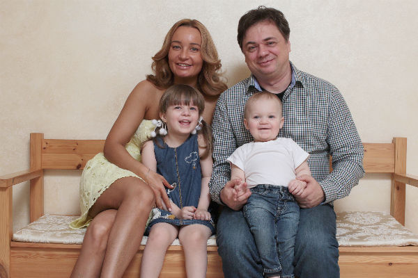 Андрей Леонов счастливо женат и воспитывает двоих детей