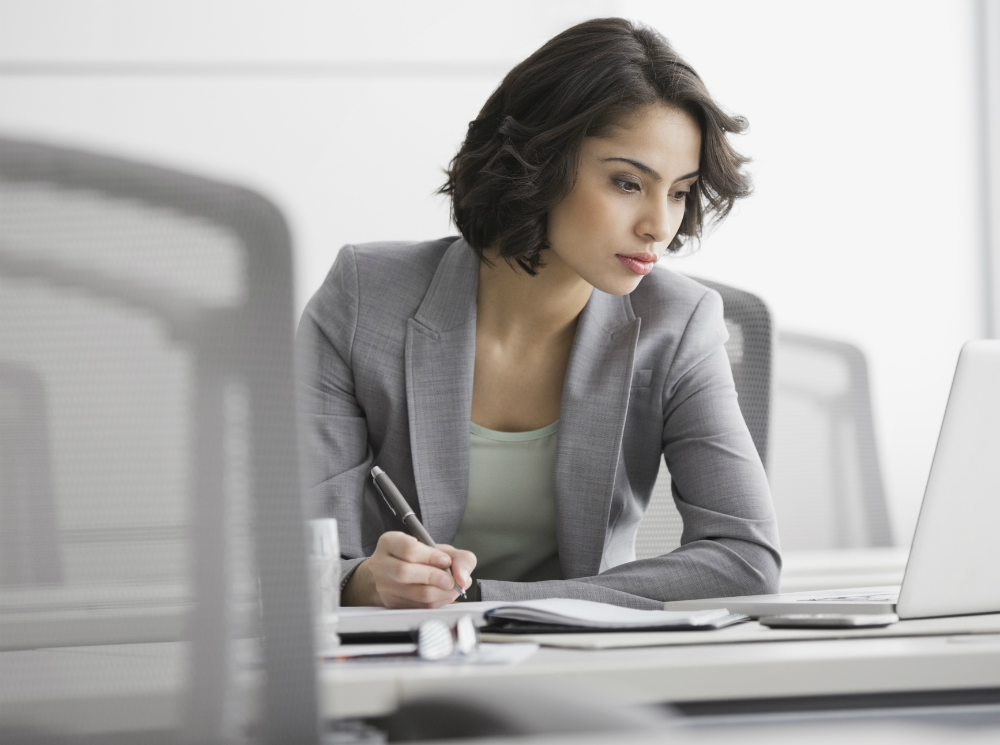 Как правильно заканчивать деловые письма: ошибки и примеры фраз | marieclaire.ru