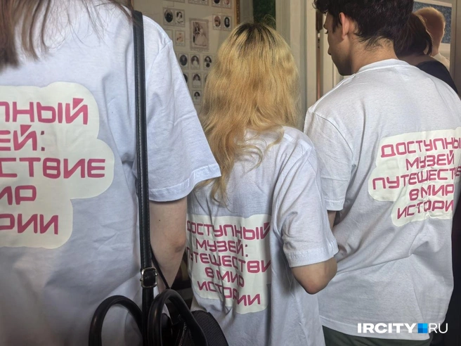 Незрячих сопроволждали волонтёры | Источник: Алёна Кашпарова / «ИрСити»