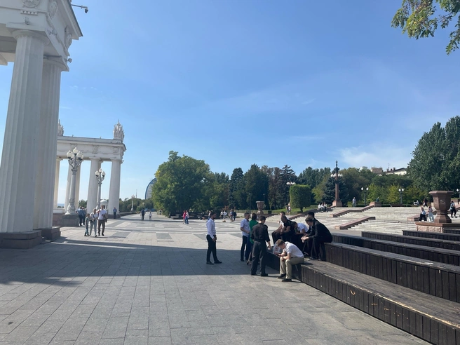 В первой половине дня на Центральной набережной не было ни развлечений, ни людей | Источник: читатель V1.RU