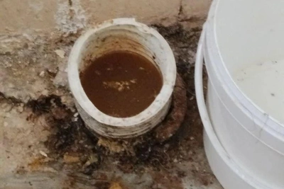 Два дня фекалии заливают дом в Волгограде