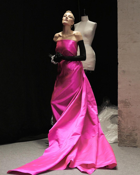 Ирина Шейк без шеи, Литвинова в поросячье-розовом и другие российские звезды на Неделе моды в Париже