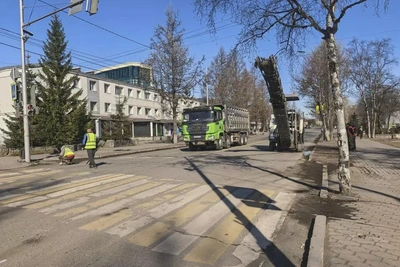 Началось фрезерование дороги на ул. Ленина в Елизове