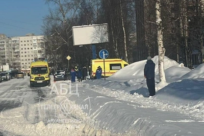 Двое пешеходов сбиты на улице Урицкого в Архангельске