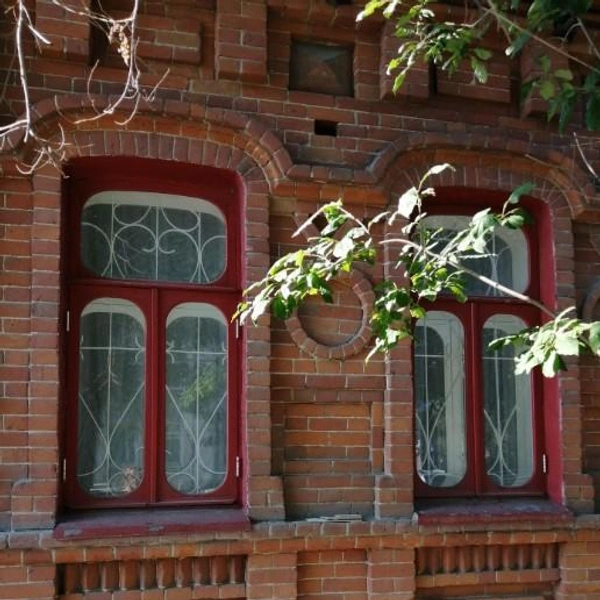 Дом отреставрирован и является памятником архитектуры  | Источник: Лена Чайко / 2GIS 