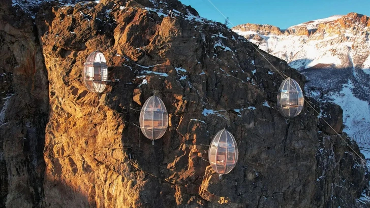 Сон над бездной: капсульный отель на отвесных скалах Патагонии | Источник: Egg Patagonia