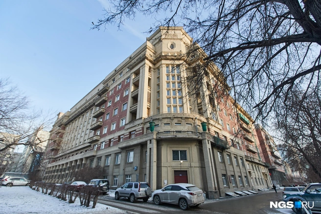 Изначально дом задумывался для работников крайисполкома | Источник: Александр Ощепков / NGS.RU
