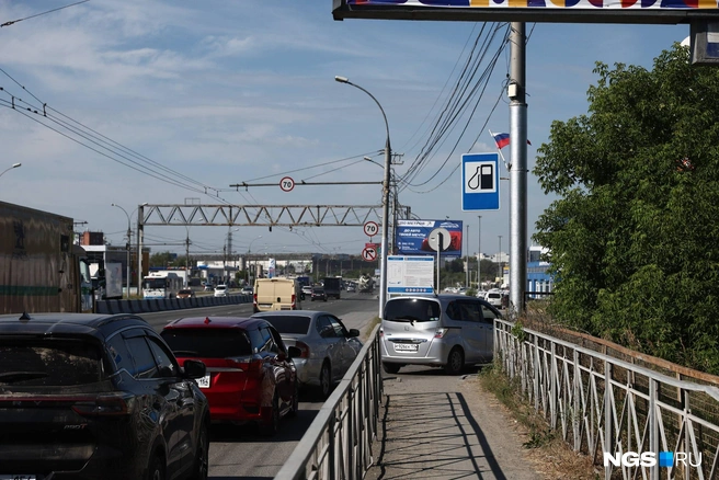 Иногда стоять в очереди приходится несколько часов | Источник: Александр Ощепков / NGS.RU