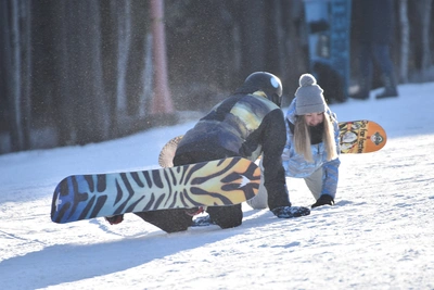 Школа сноуборда в Новосибирске продолжит тренировки