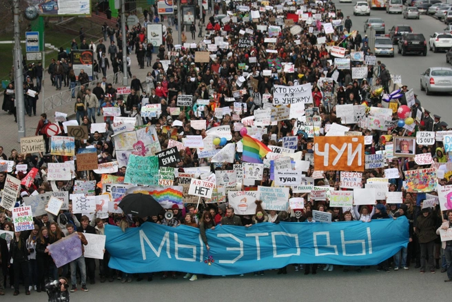 Колонна «Монстрации» на Красном проспекте в 2012 году | Источник: Стас Соколов / NGS.RU