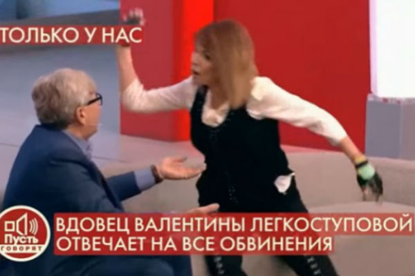 Наталья Штурм накинулась с кулаками на вдовца Валентины Легкоступовой в студии телешоу