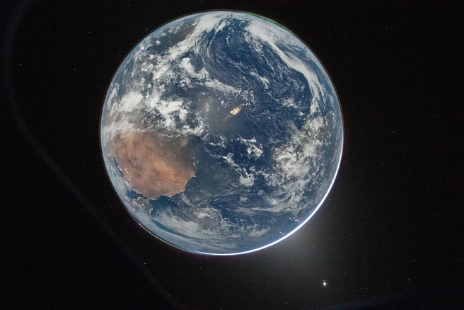 Один из самых новых снимков нашей планеты | Источник: NASA
