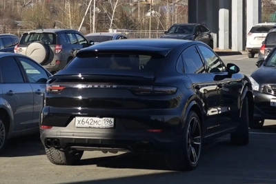 Изъятый как вещдок Porsche Cayenne катается по Екатеринбургу и собирает штрафы