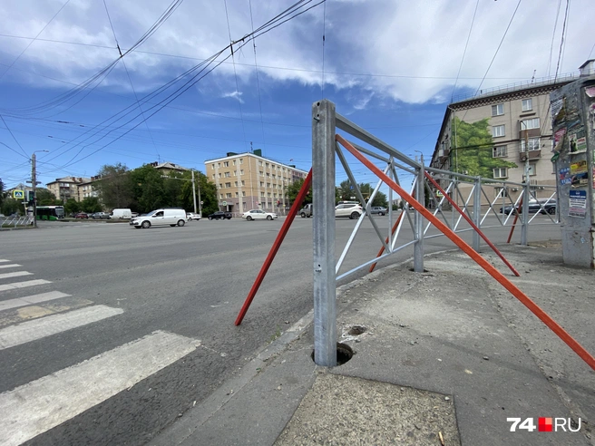 Остается надеяться, что секции ни на кого не упадут | Источник: Виталий Гущинский