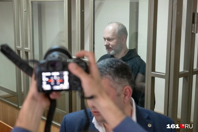 Мелоян пытался сравнить показания понятого с теми, которые Ераксин давал следователю ранее в ноябре 2024 года после задержания Кушнарева | Источник: Евгений Вдовин / 161.RU