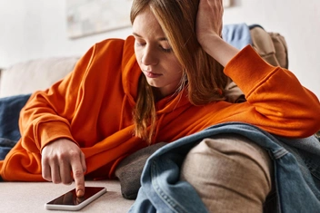 «Хочу прикрепить на спину лист с признанием в любви школьным подругам и покончить с собой»