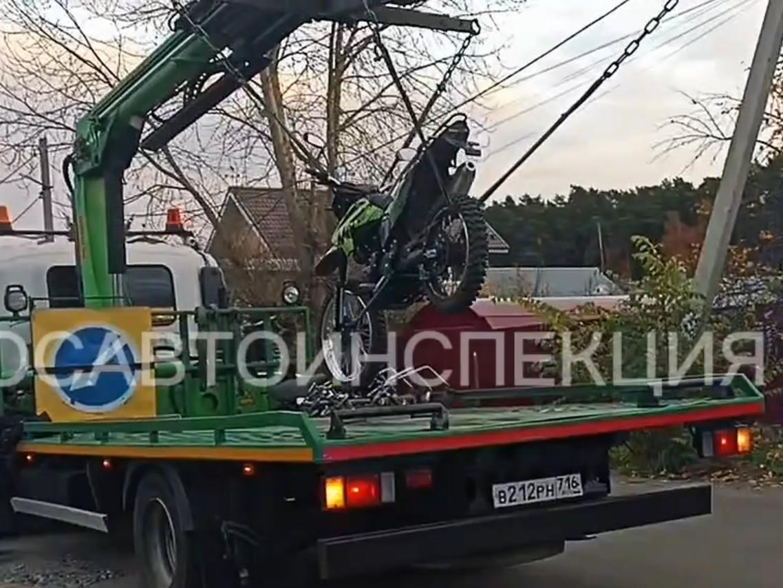 В Казани поймали школьницу на питбайке