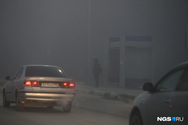 К 9 часам утра туман не рассеялся полностью | Источник: Андрей Бортко / NGS.RU