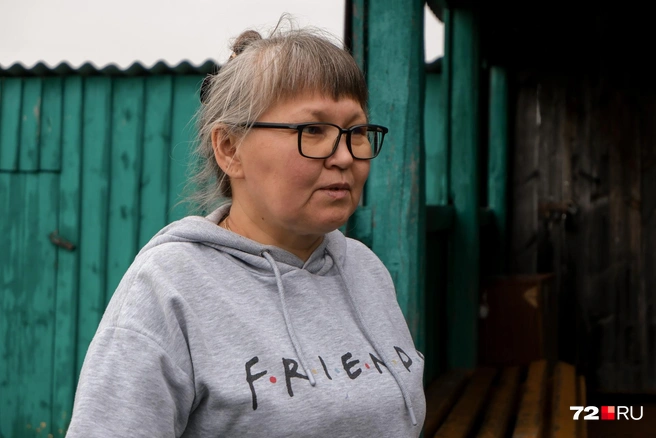 Юлия жила в Тобольске и Тюмени. Родители — пенсионеры, ее отец в 75 лет собирает клюкву. Дополнительный заработок ему необходим. Нужно покупать муку, сахар, бензин | Источник: Анастасия Малышкина / 72.RU