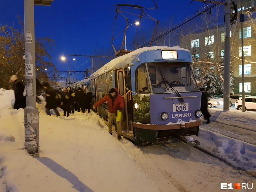 Пять причин, почему екатеринбуржцы терпеть не могут общественный транспорт  - 12 января 2024 - Е1.ру