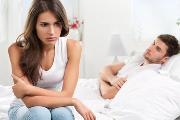 «Постоянно представляю секс моей девушки с бывшим. Это бред, но он меня убивает»