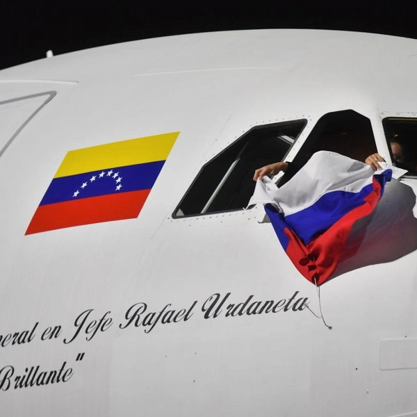 Надпись на фюзеляже: «Генерал Рафаэль Урданета, „Бриллиант“. Урданета был сподвижником Симона Боливара и освобождал Южную Америку от испанцев | Источник: Пресс-служба аэропорта Пулково