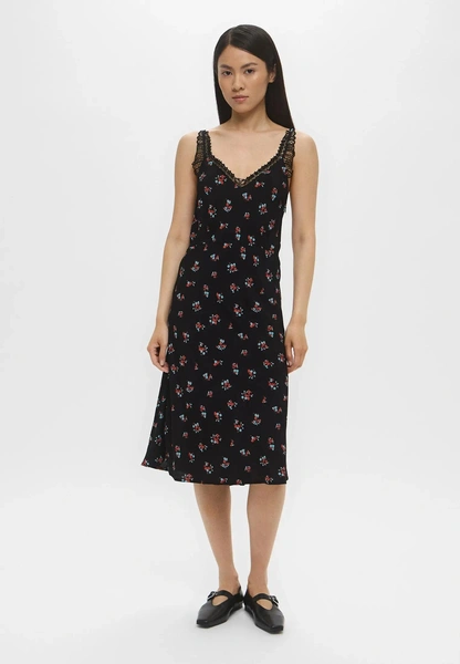 Минимализм, в который влюблены все: как Дженнифер Лоуренс стала новой королевой стритстайла Минимализм, в который влюблены все: как Дженнифер Лоуренс стала новой королевой стритстайла