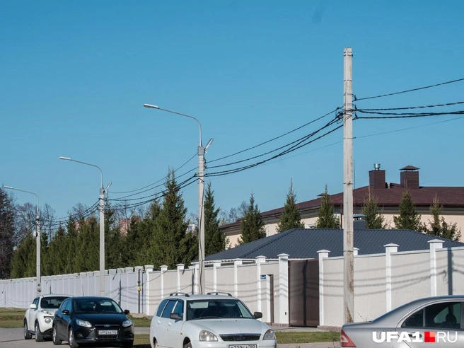 Длинный забор получился | Источник: Булат Салихов / UFA1.RU