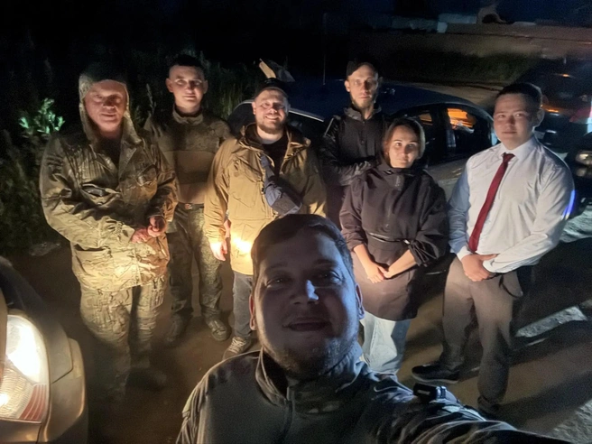 Волонтеры после тяжелой недели передали бразды правления сотрудникам АЗС | Источник: Ирина Кузнецова