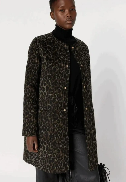 Главная покупка сезона: леопардовое пальто, которое носят самые модные девушки