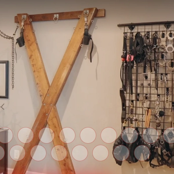 При его бронировании в подарок дают фрукты и алкоголь | Источник: Ekaterinburg.bdsmspace.ru